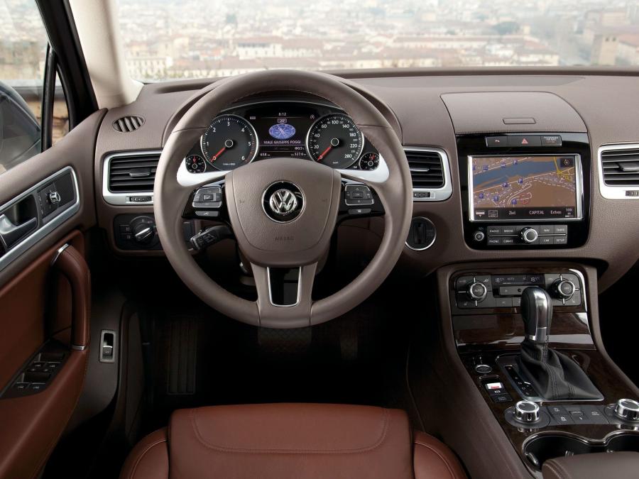  Volkswagen Touareg V6 TDi 2010 года  (фото 10 из 19)